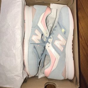 BRAND NEW new balance sneakers!